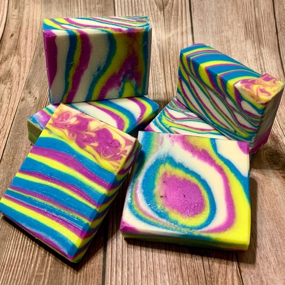 Sold out- Hand crafted artisan soap in vibrant colors - Picture 3 of 9